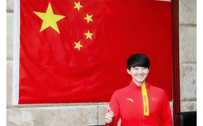 來了，世界冠軍宮乃瑩！